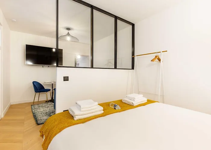 Inn Chic In The Prestigious Saint Honore